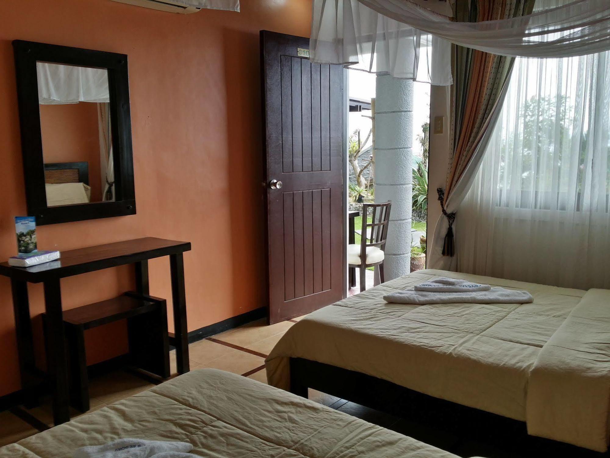 Crystal Blue Resort Batangas Екстер'єр фото